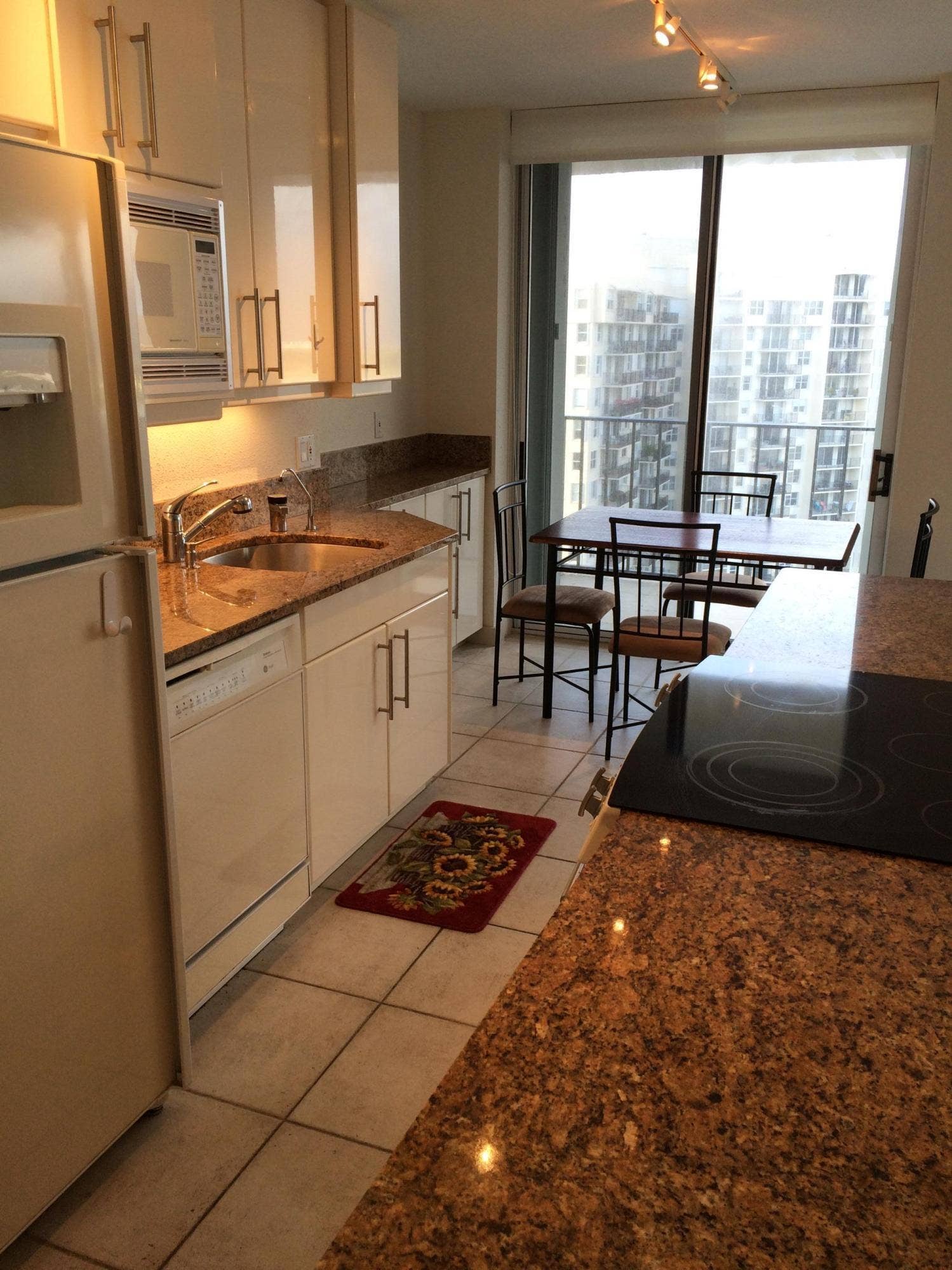 1801 S Flagler Drive, #1805, West Palm Beach, FL 33401 Kitchen