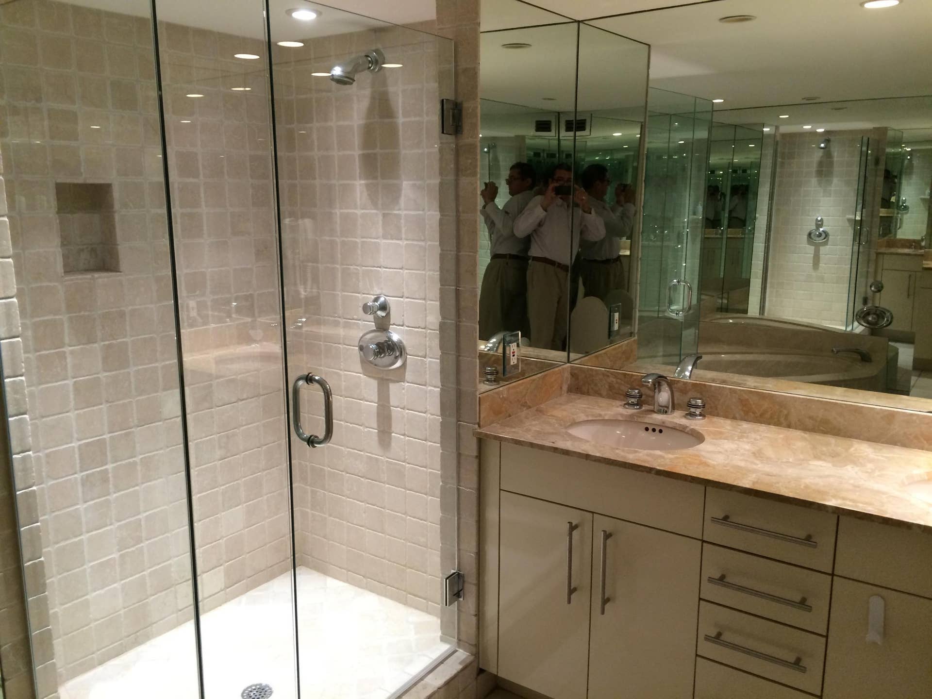 1801 S Flagler Drive, #1805, West Palm Beach, FL 33401 Main Bath