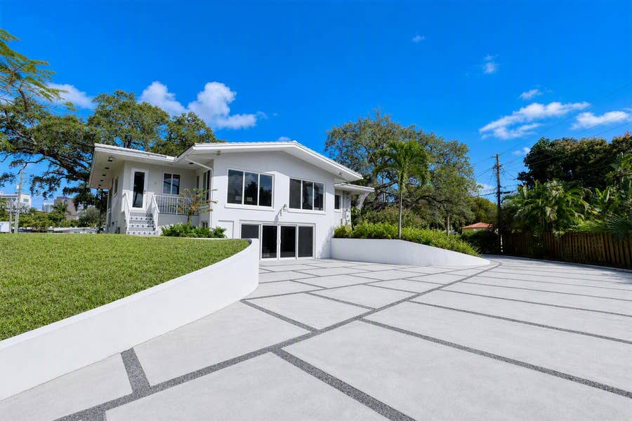 Property photo for 600 SW 12th Street, Fort Lauderdale, FL
