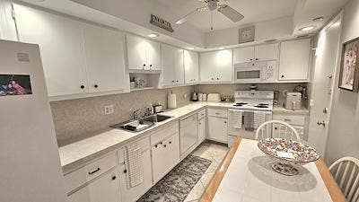 405 N Ocean Boulevard, #Unit 826, Pompano Beach, FL 33062 KITCHEN