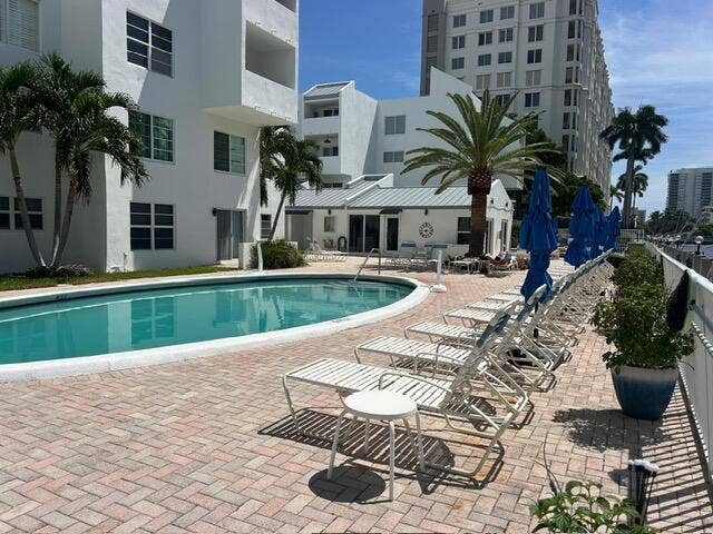 2860 NE 14th Street Causeway, #405 D, Pompano Beach, FL 33062 pool2