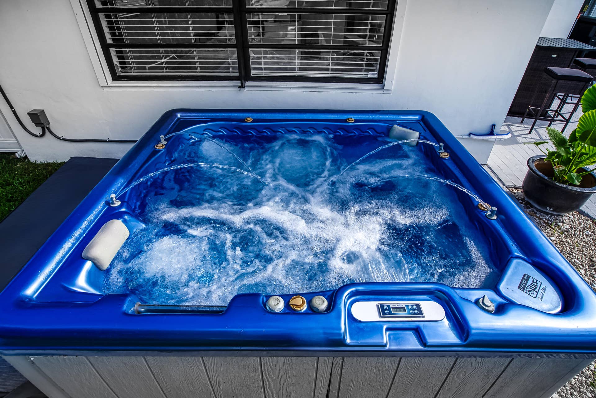 1250 SE 10TH Street, Deerfield Beach, Deerfield Beach, FL 33441 Outdoor spa with active jets and integrated seating