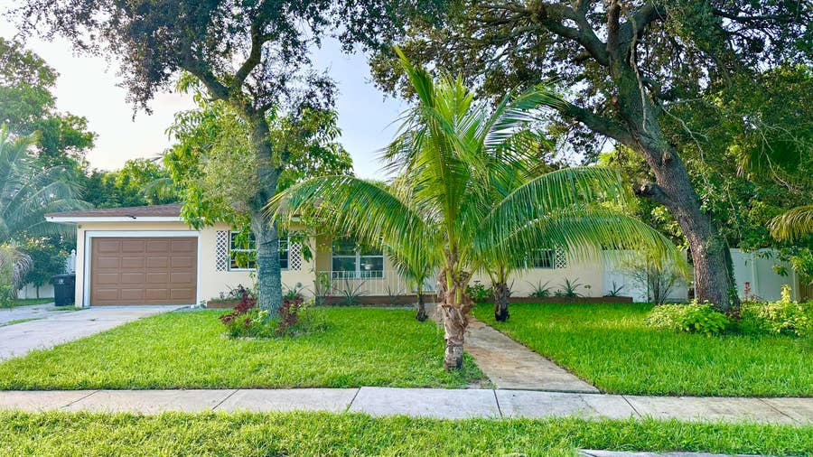 Property photo for 650 E CAMPUS Circle, Fort Lauderdale, FL