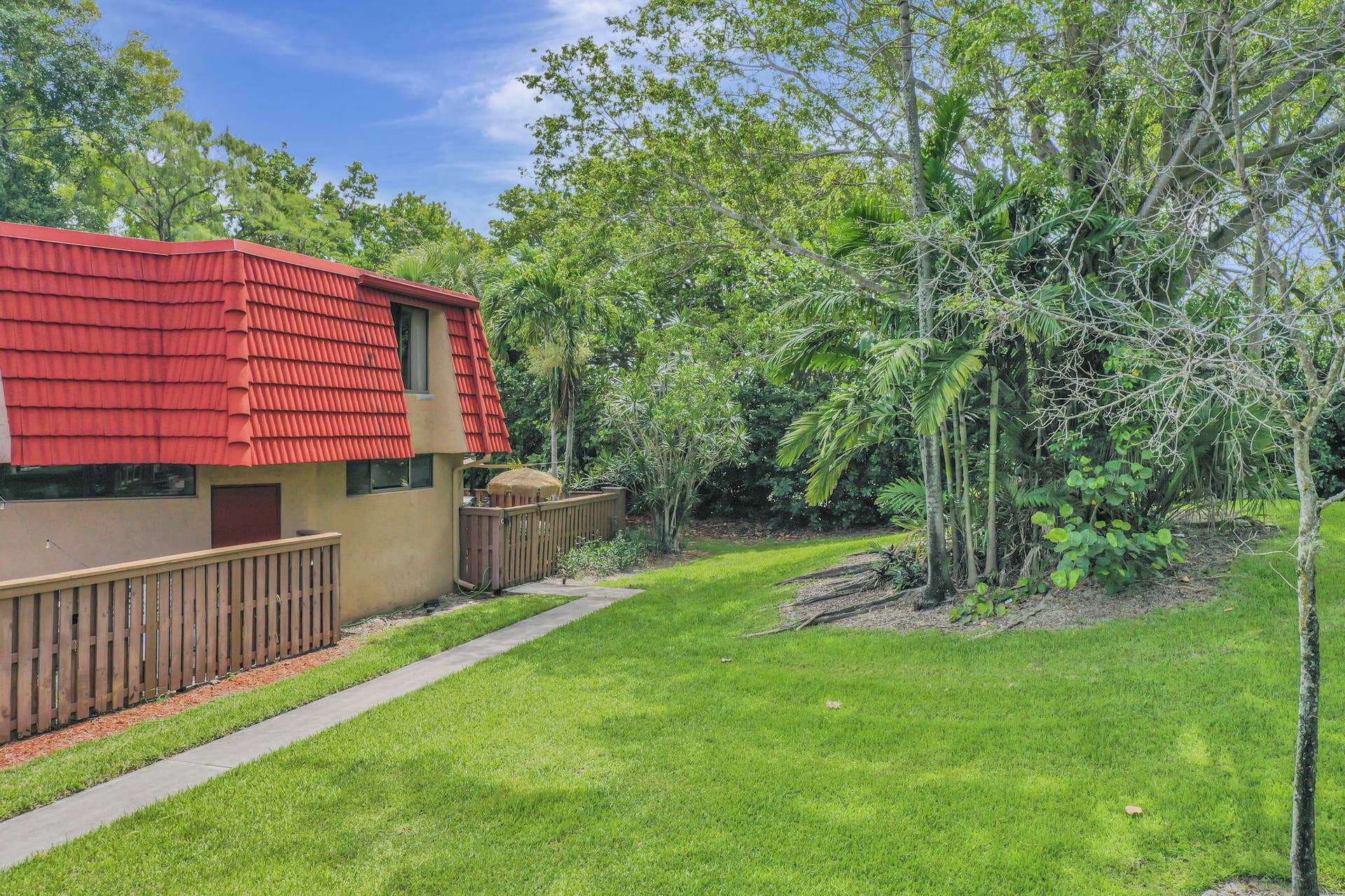 8105 SEVERN Drive, #C, Boca Raton, FL 33433 33_WALKWAY TO THE TH_1