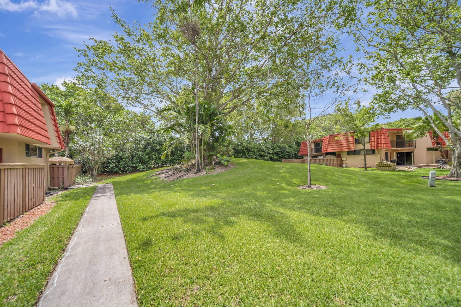 8105 SEVERN Drive, #C, Boca Raton, FL 33433 32_WALKWAY TO THE TH_2