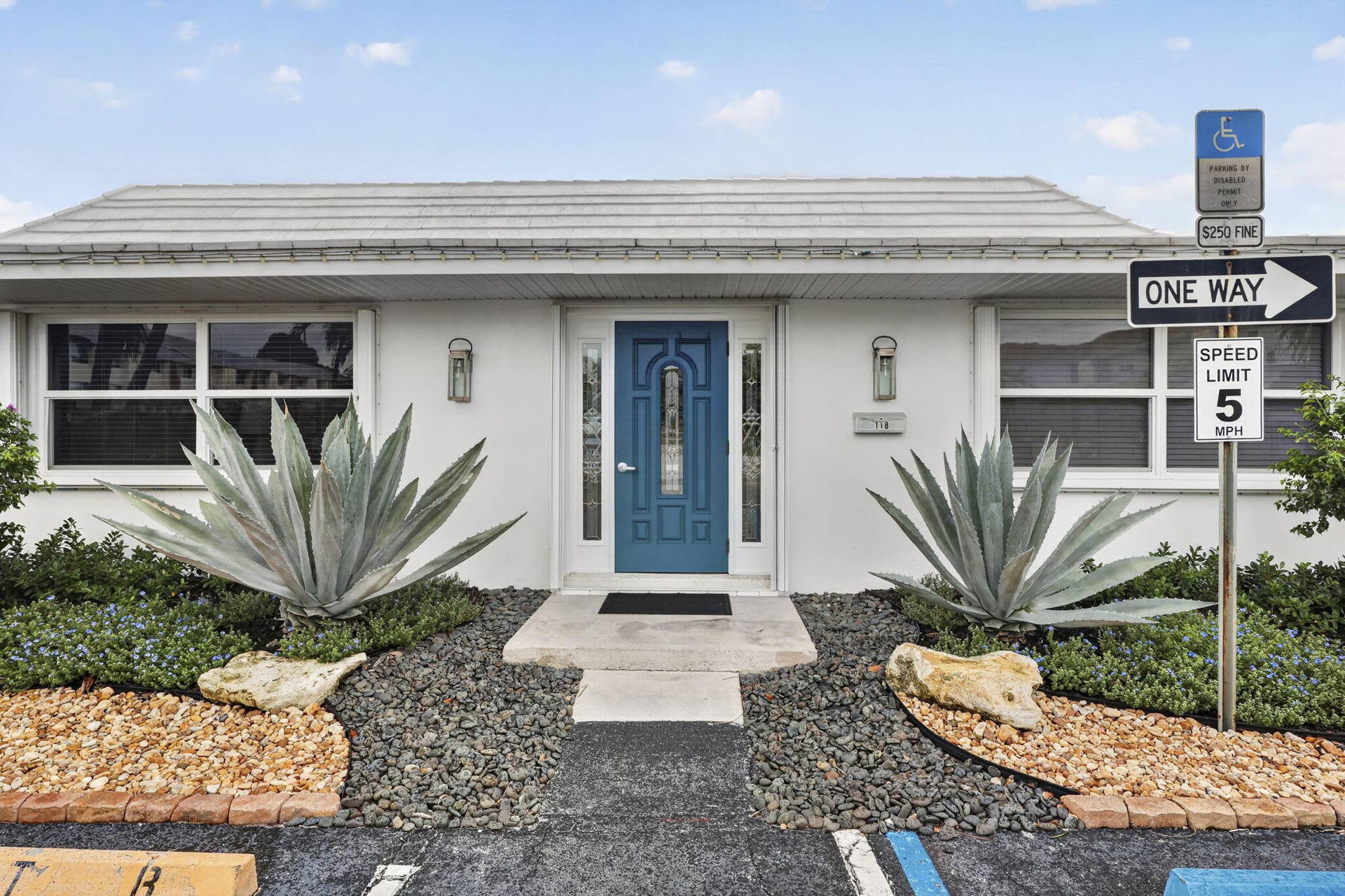 111 Shore Court, #301, North Palm Beach, FL 33408 99-web-or-mls-BS1A9121