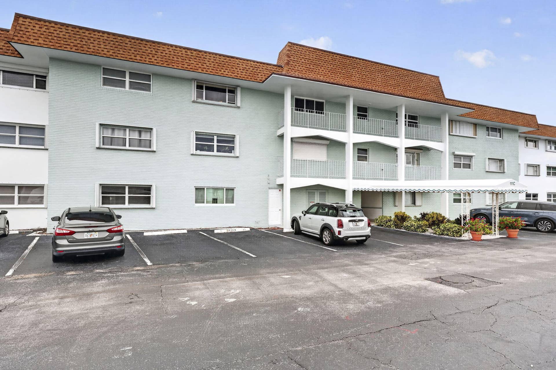 111 Shore Court, #301, North Palm Beach, FL 33408 114-web-or-mls-BS1A9199
