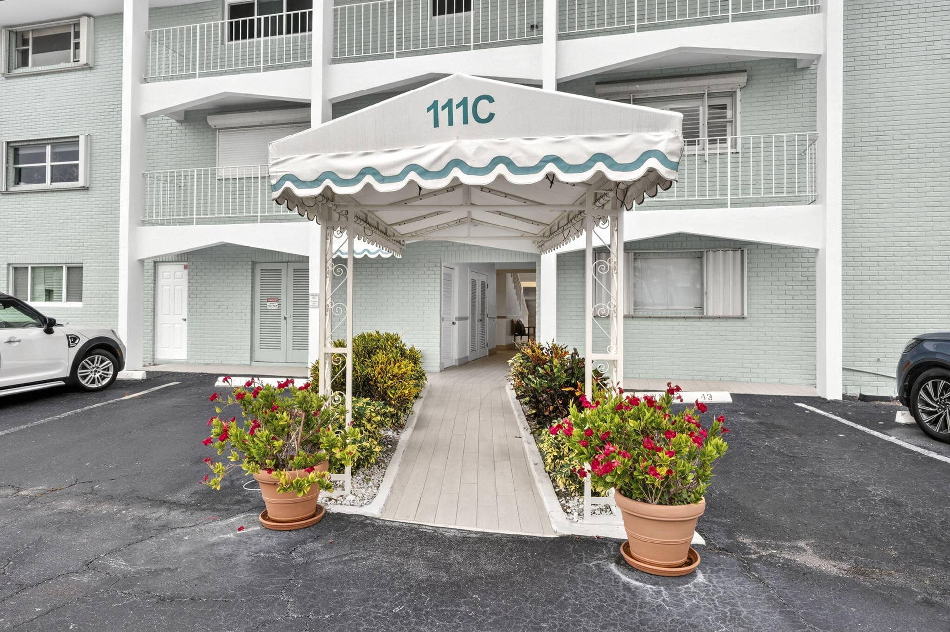 111 Shore Court, #301, North Palm Beach, FL 33408 117-web-or-mls-BS1A9214