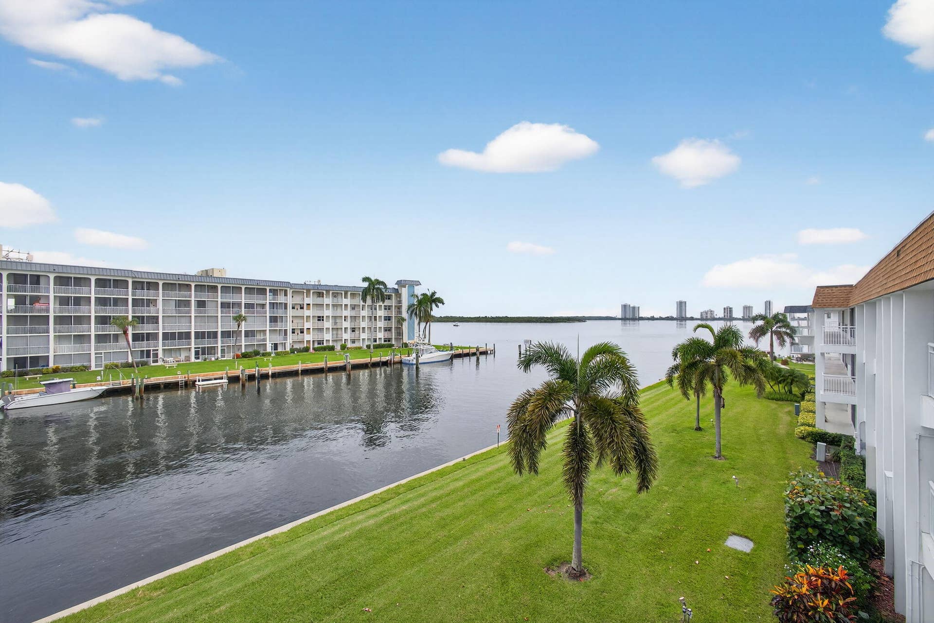111 Shore Court, #301, North Palm Beach, FL 33408 44-web-or-mls-046_BS1A9088