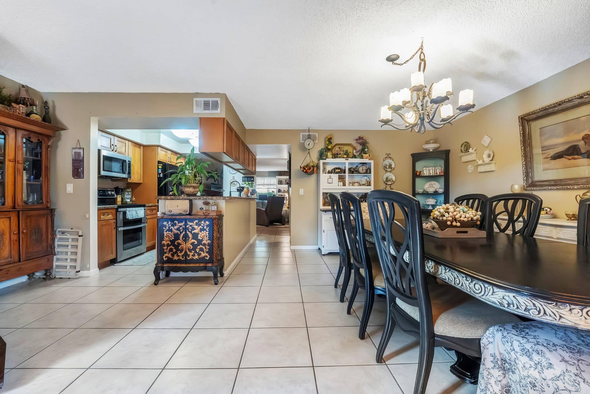 1142 N University Drive, Plantation, FL 33322 Dining - Kit