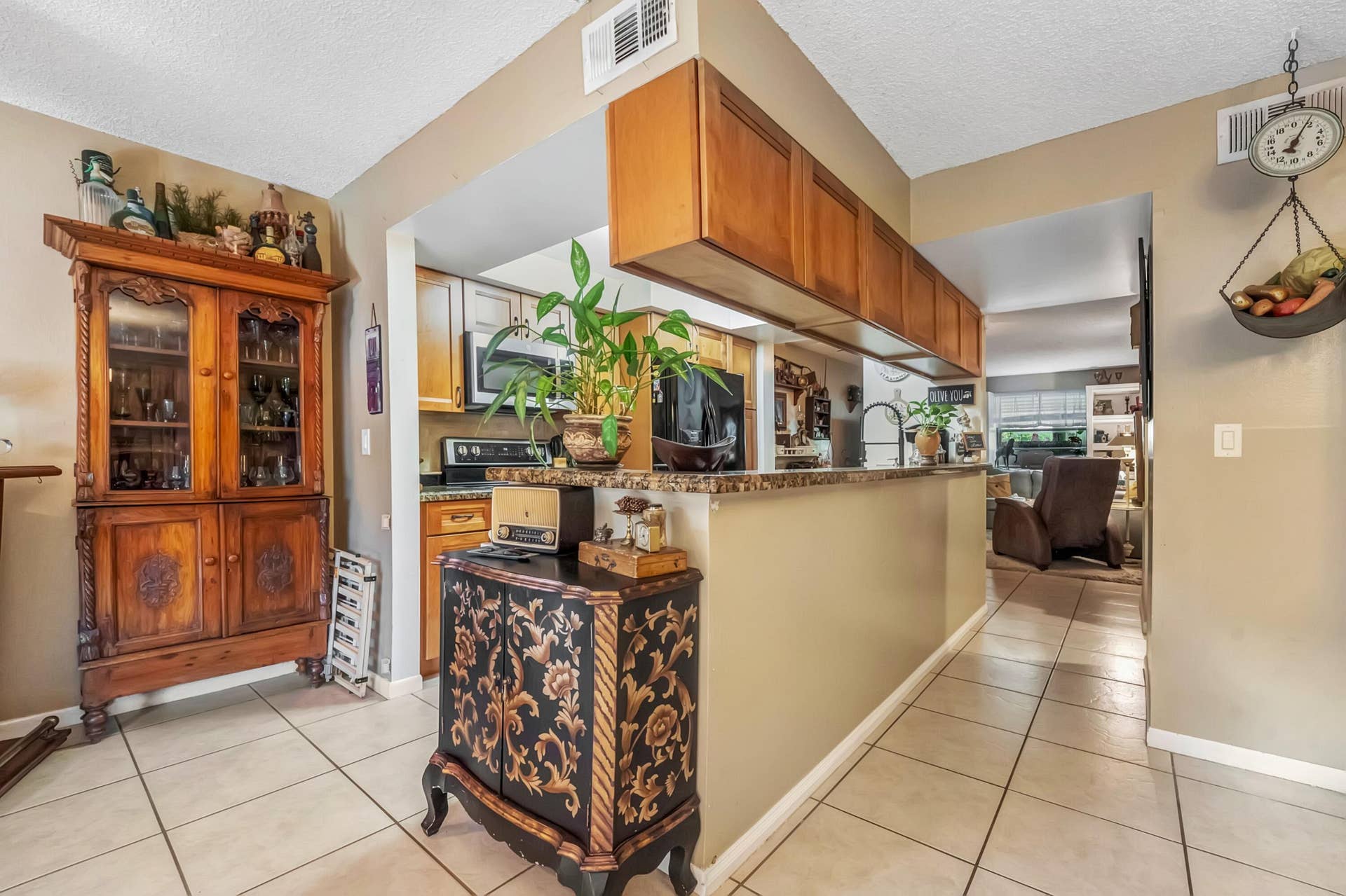 1142 N University Drive, Plantation, FL 33322 Kitchen