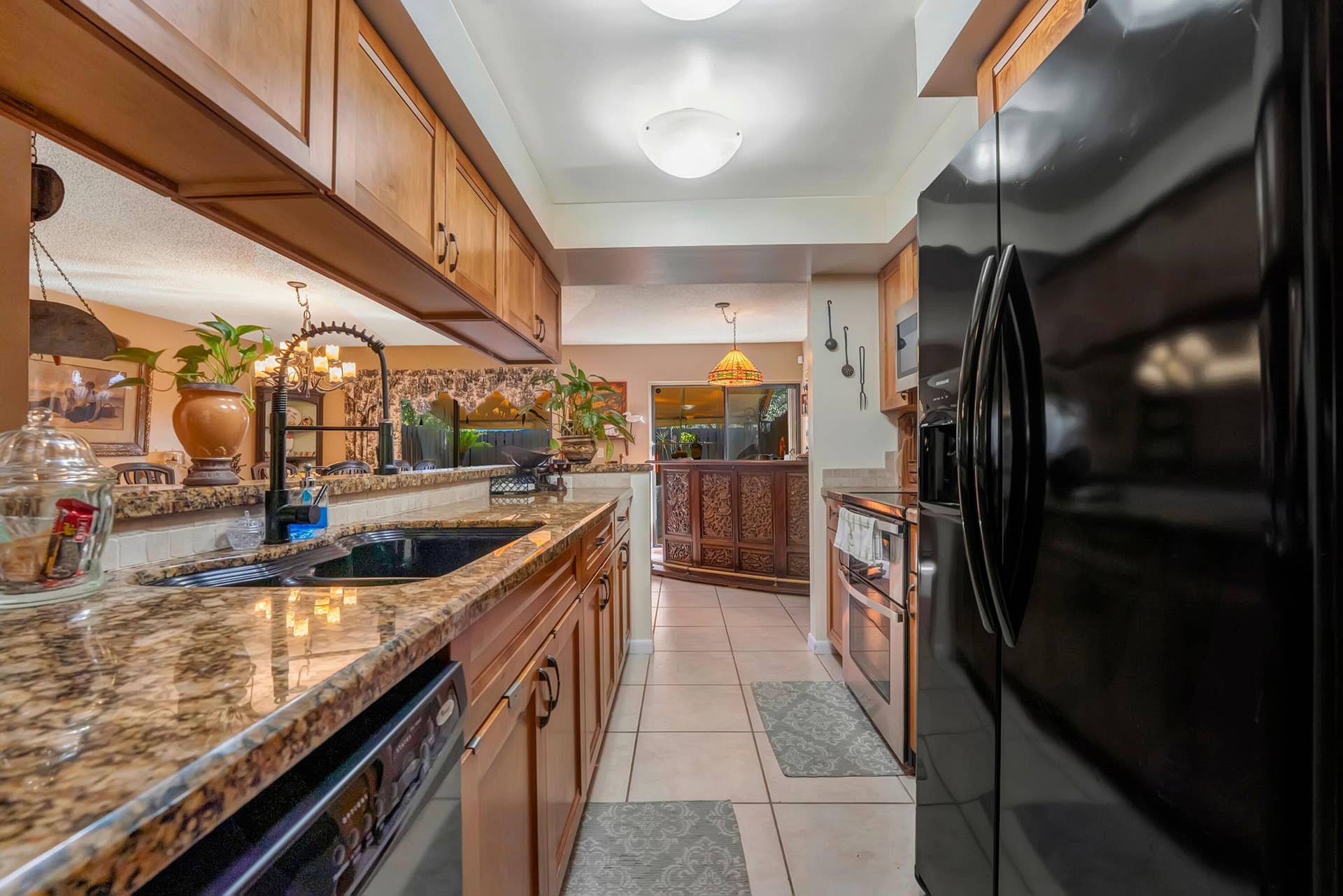 1142 N University Drive, Plantation, FL 33322 Kitchen facing flex area