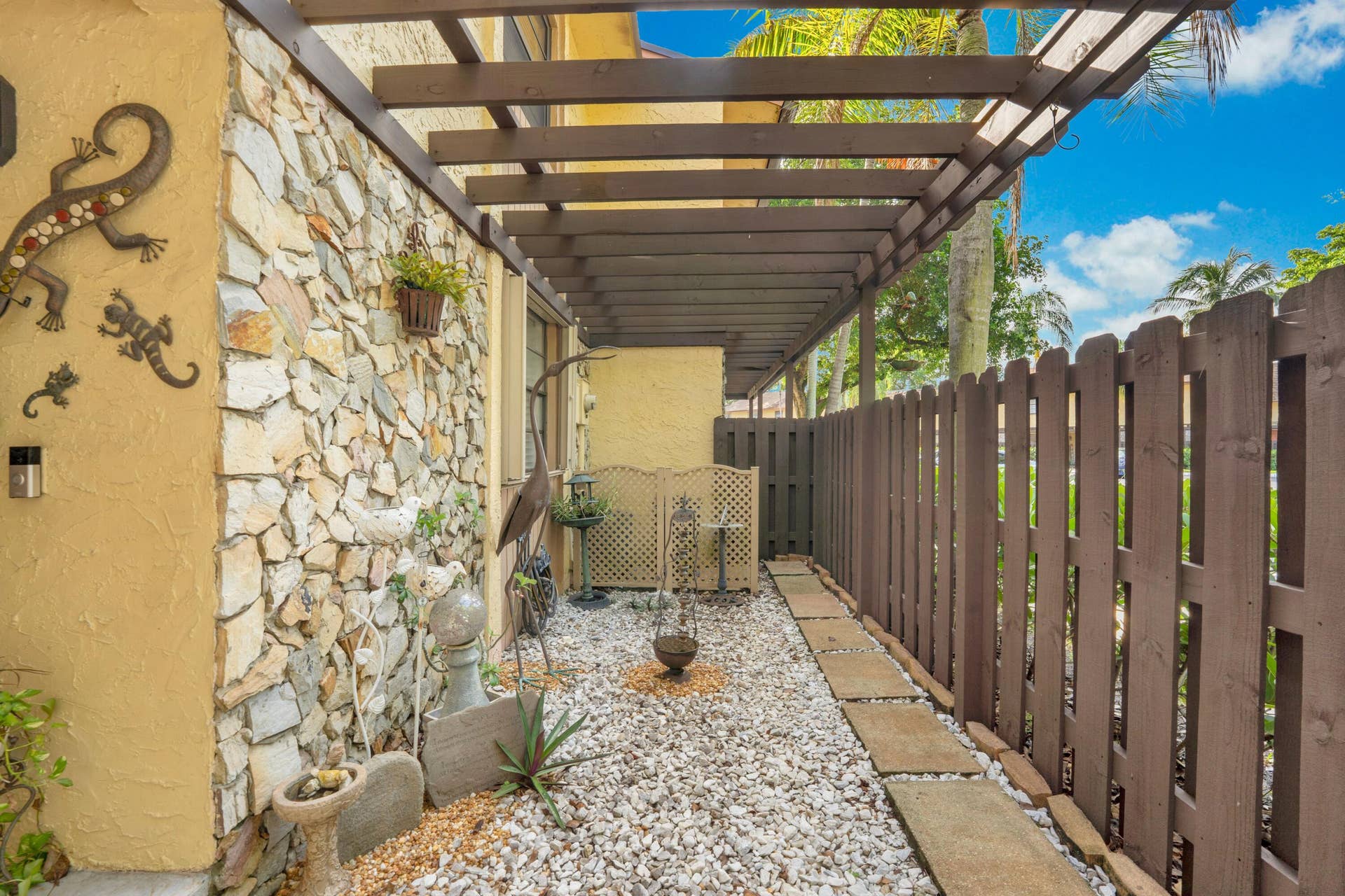 1142 N University Drive, Plantation, FL 33322 Front Patio