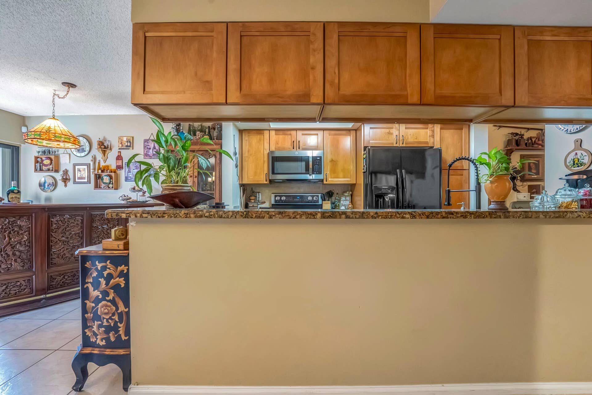 1142 N University Drive, Plantation, FL 33322 Kitchen island side