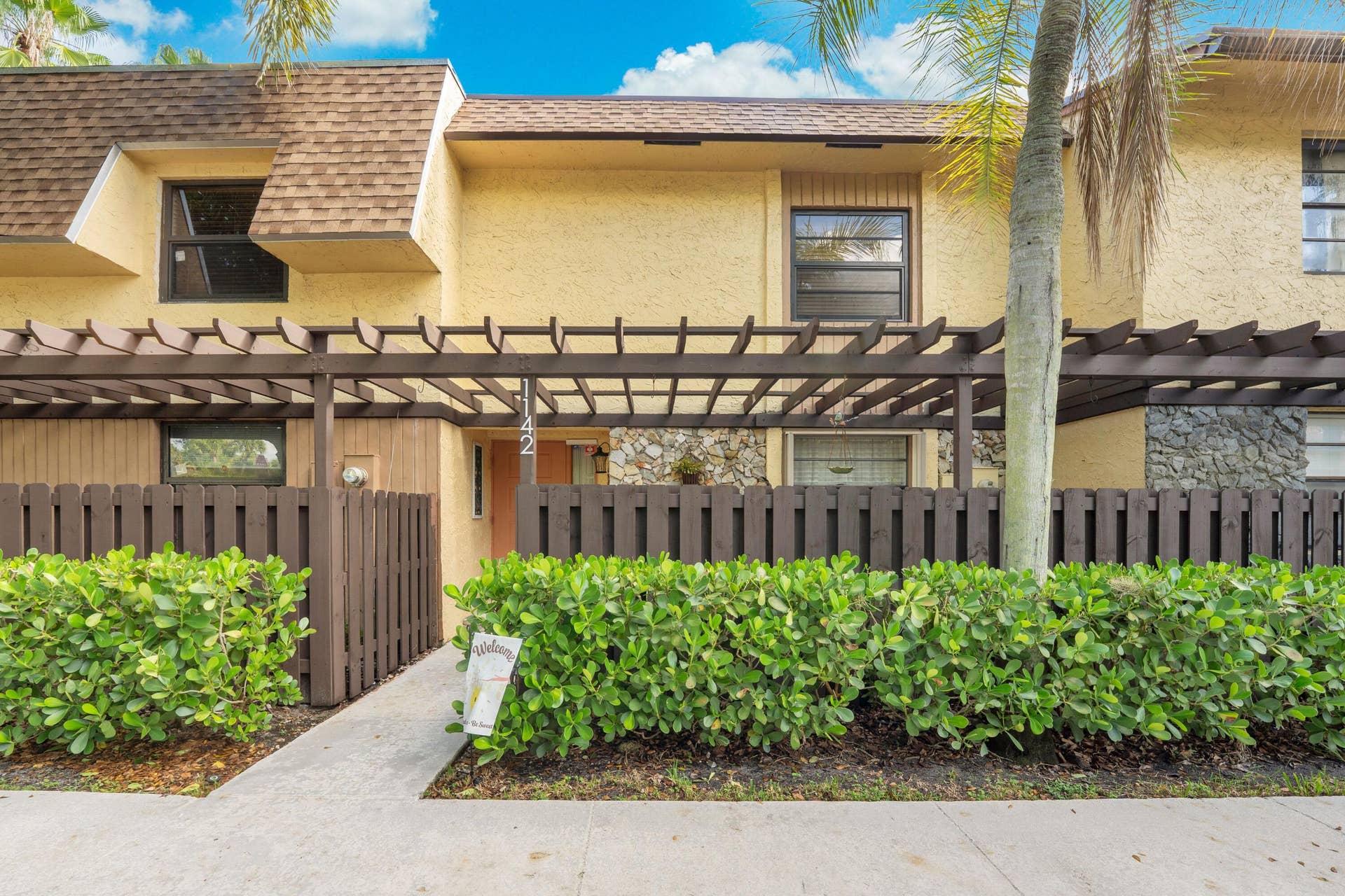 1142 N University Drive, Plantation, FL 33322 Front View