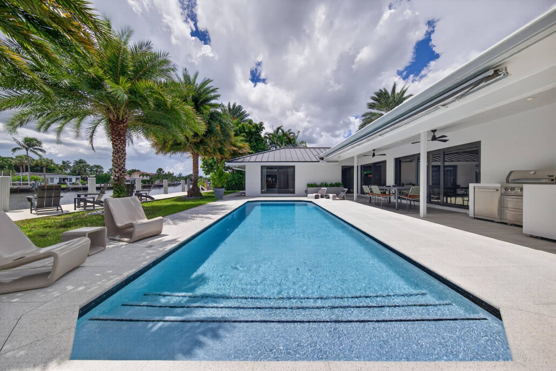 Huge pool perfect for those who enjoy swimming