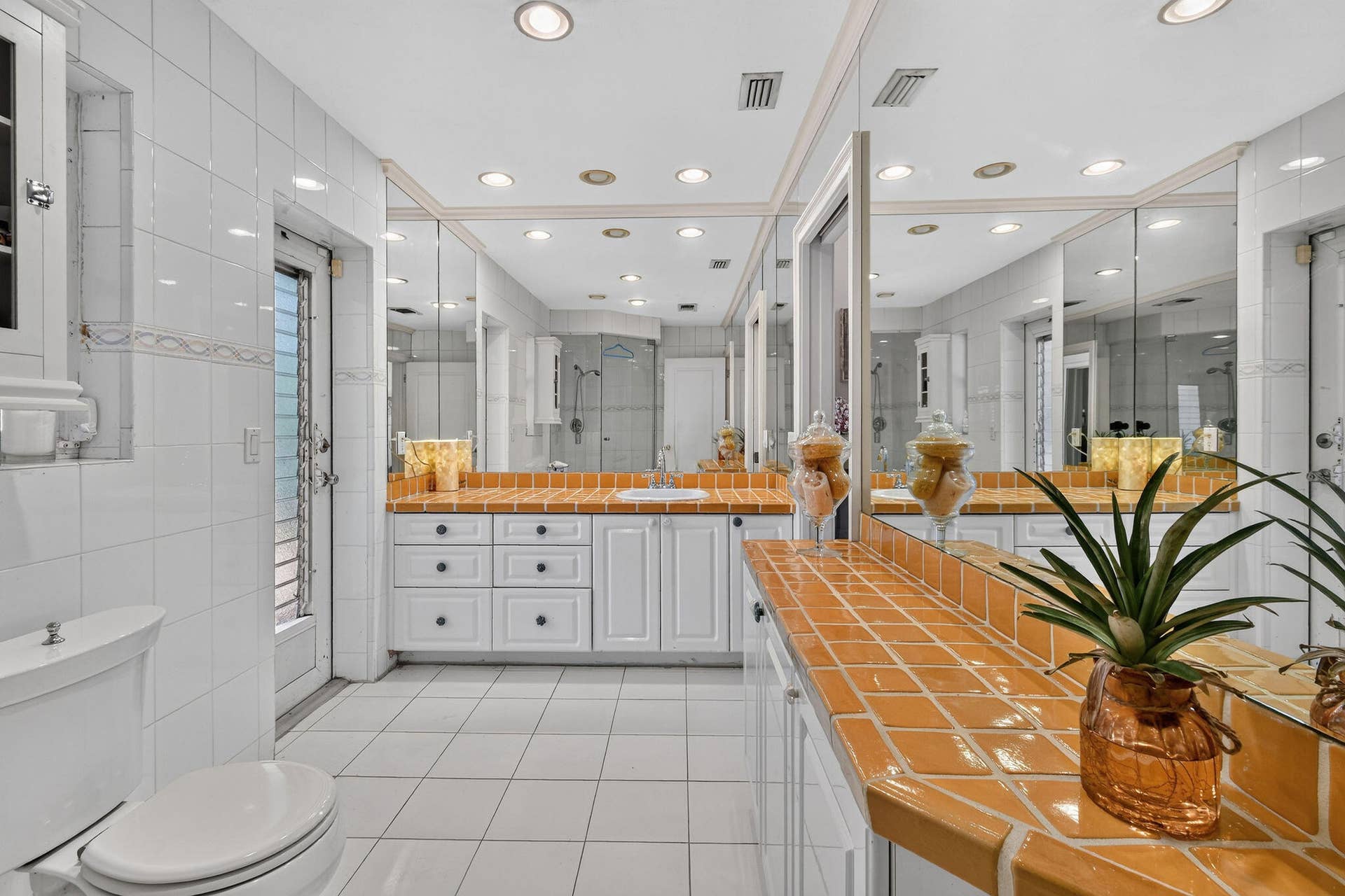 841 ANCHORAGE Drive, North Palm Beach, FL 33408 Guest bathroom downstairs main house