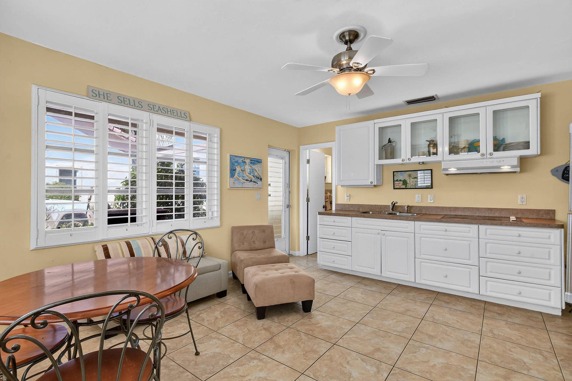 841 ANCHORAGE Drive, North Palm Beach, FL 33408 Attached Mother-in-law suite - sitting room and kitchenette