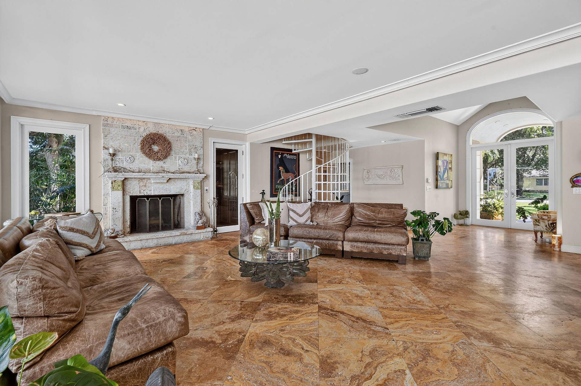841 ANCHORAGE Drive, North Palm Beach, FL 33408 Living room