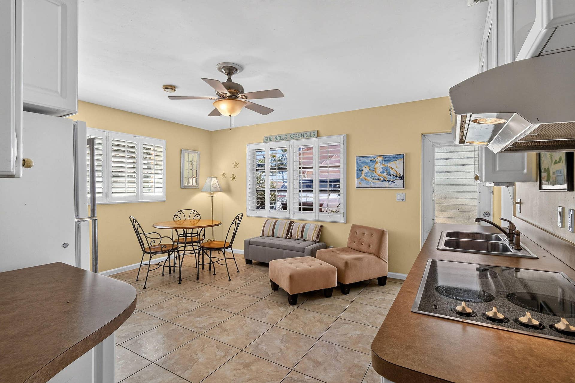 841 ANCHORAGE Drive, North Palm Beach, FL 33408 Attached Mother-in-law suite - sitting room and kitchenette