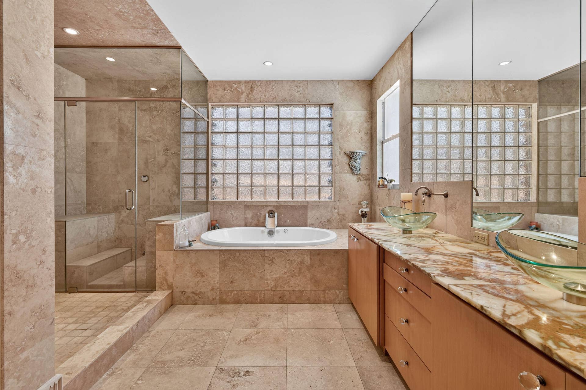 841 ANCHORAGE Drive, North Palm Beach, FL 33408 Master bathroom -steam shower
