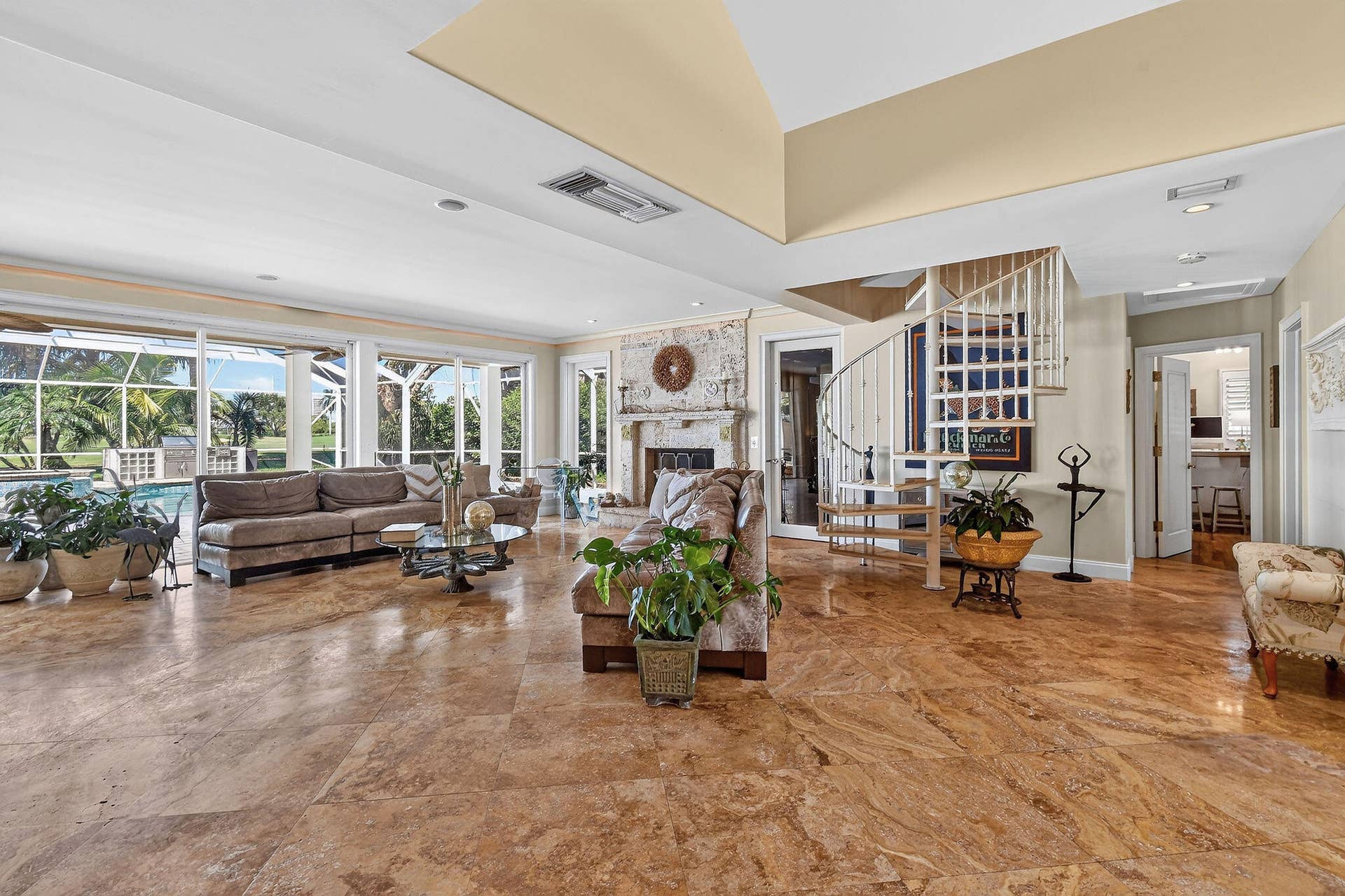 841 ANCHORAGE Drive, North Palm Beach, FL 33408 Living room