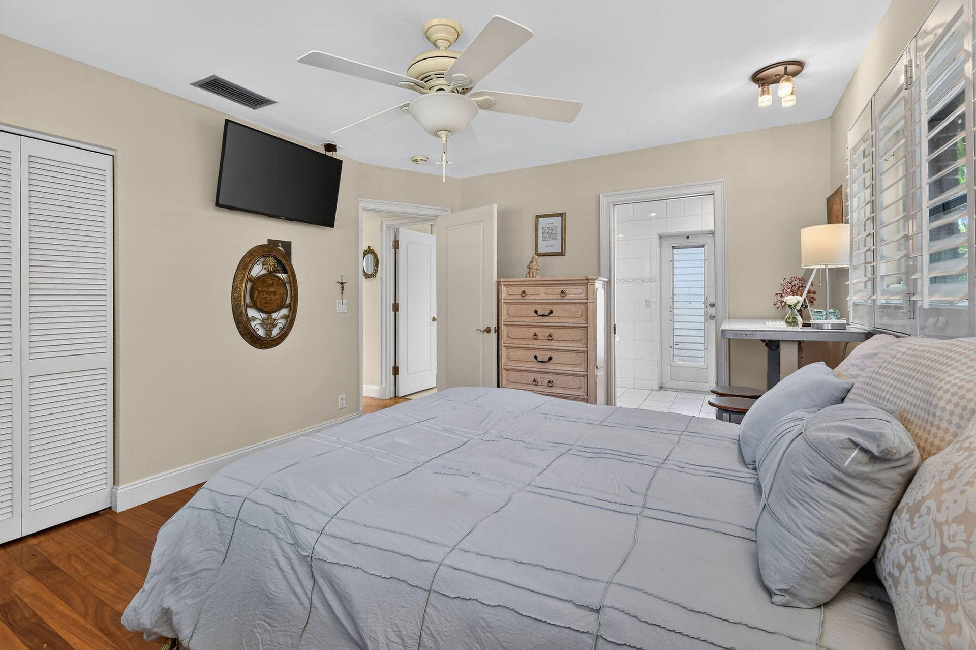 841 ANCHORAGE Drive, North Palm Beach, FL 33408 Guest bedroom #1 main house downstairs