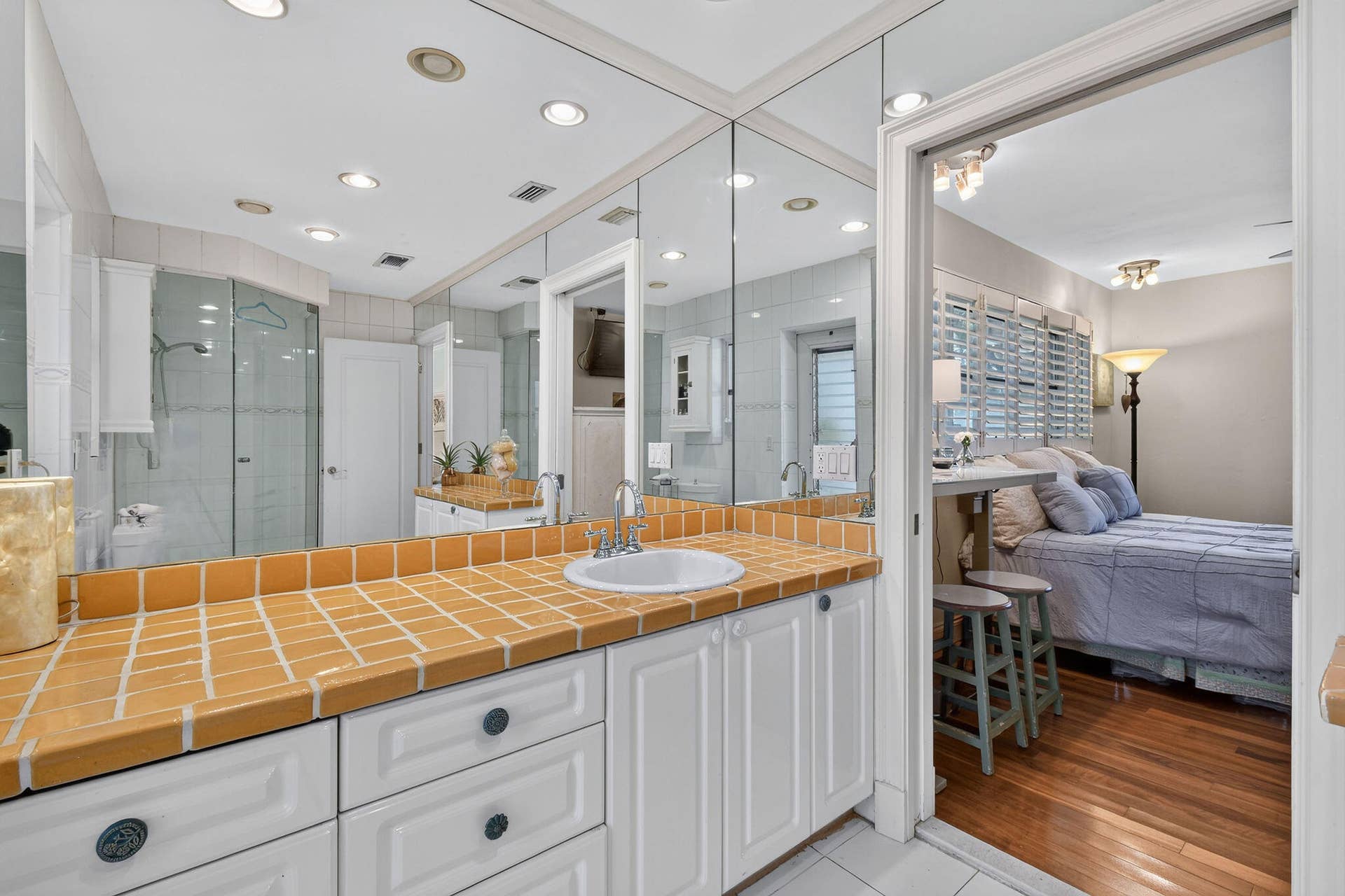 841 ANCHORAGE Drive, North Palm Beach, FL 33408 Guest bathroom downstairs main house