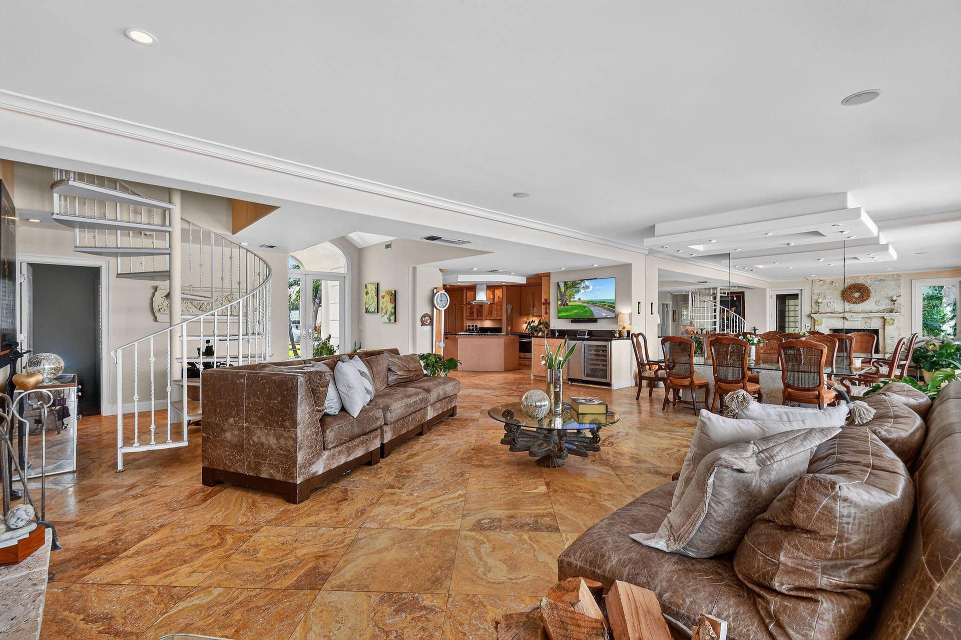 841 ANCHORAGE Drive, North Palm Beach, FL 33408 Living room