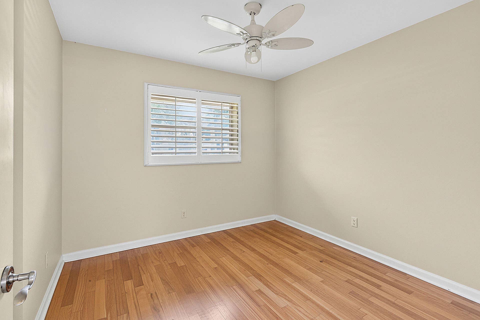 841 ANCHORAGE Drive, North Palm Beach, FL 33408 Guest bedroom #2 downstairs main house