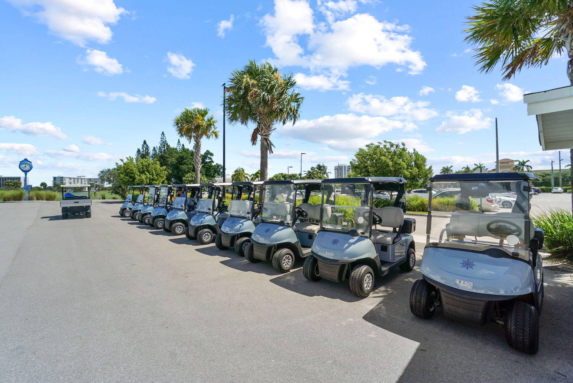 841 ANCHORAGE Drive, North Palm Beach, FL 33408 Golf carts at North Palm Beach Country Club