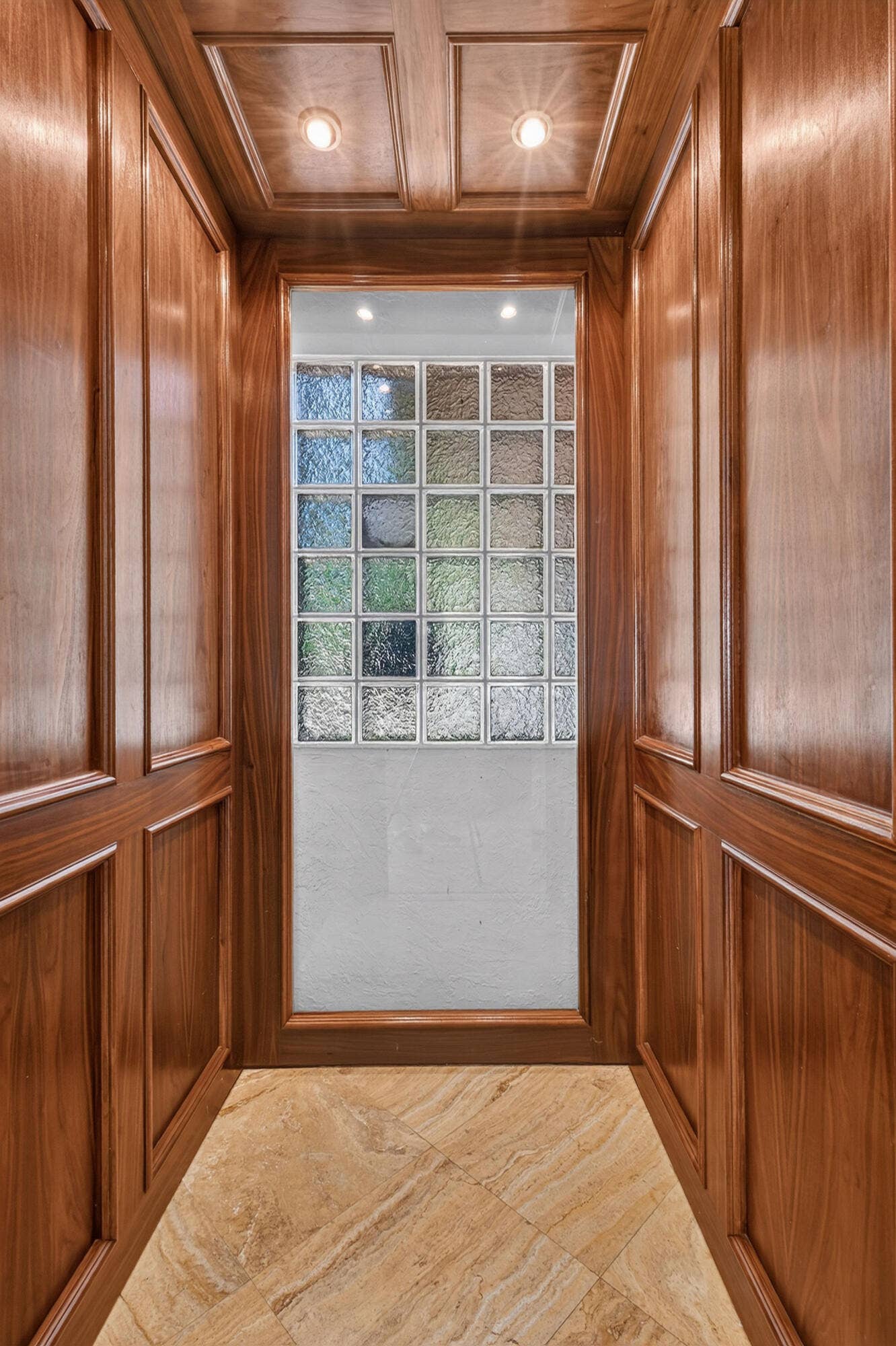 841 ANCHORAGE Drive, North Palm Beach, FL 33408 Custom Elevator