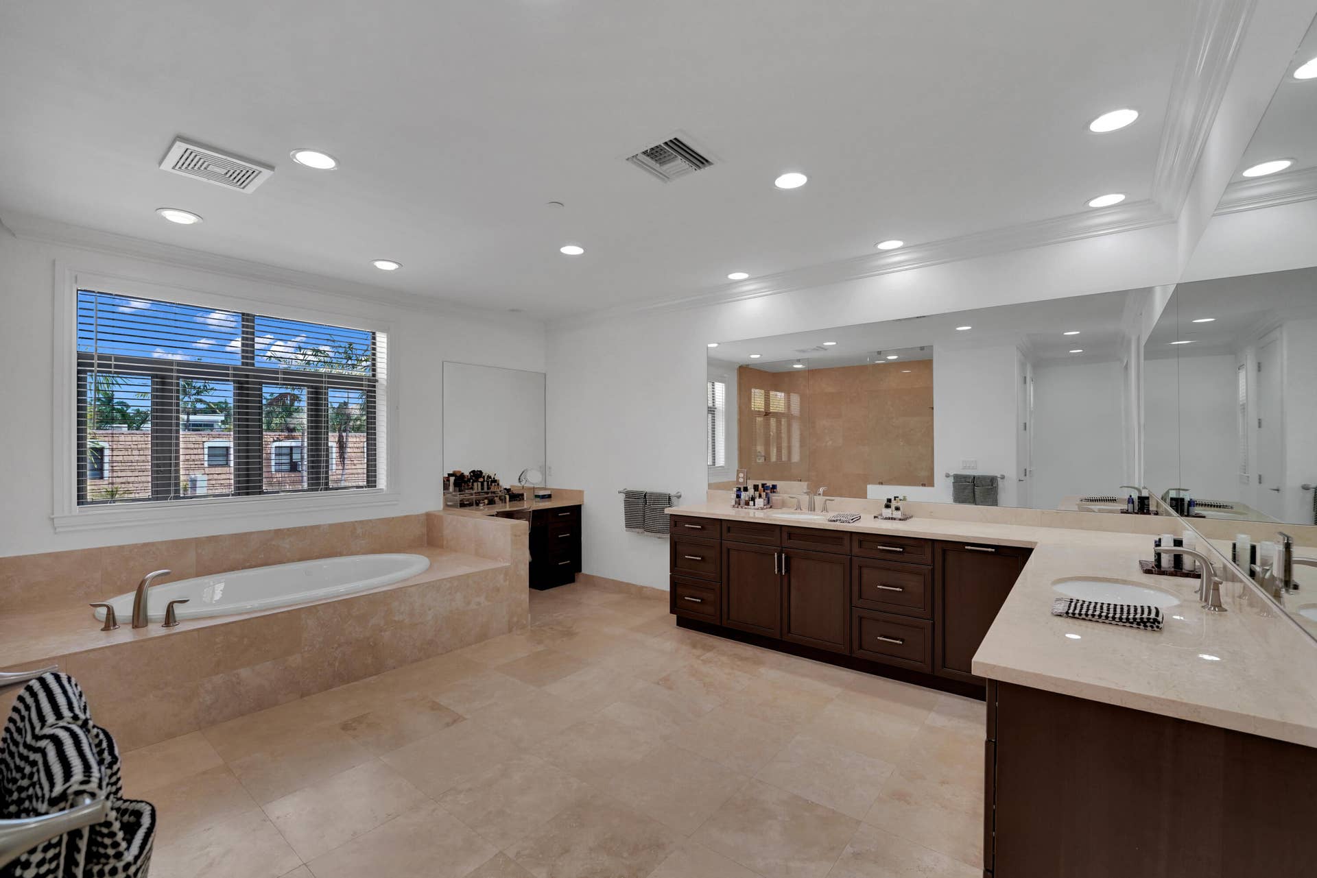 105 ISLE OF VENICE Drive, #105, Fort Lauderdale, Fort Lauderdale, FL 33301 DSC05773