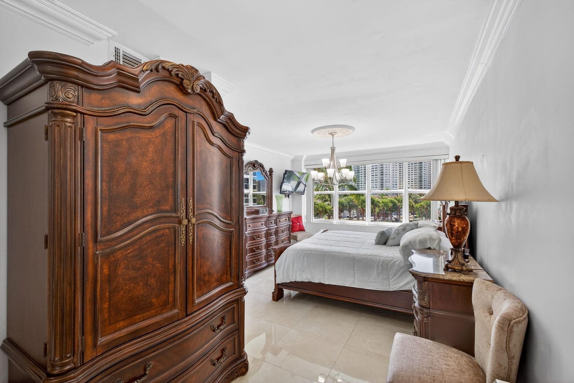 3300 NE 36th Street, #309, Fort Lauderdale, FL 33308 Massive space