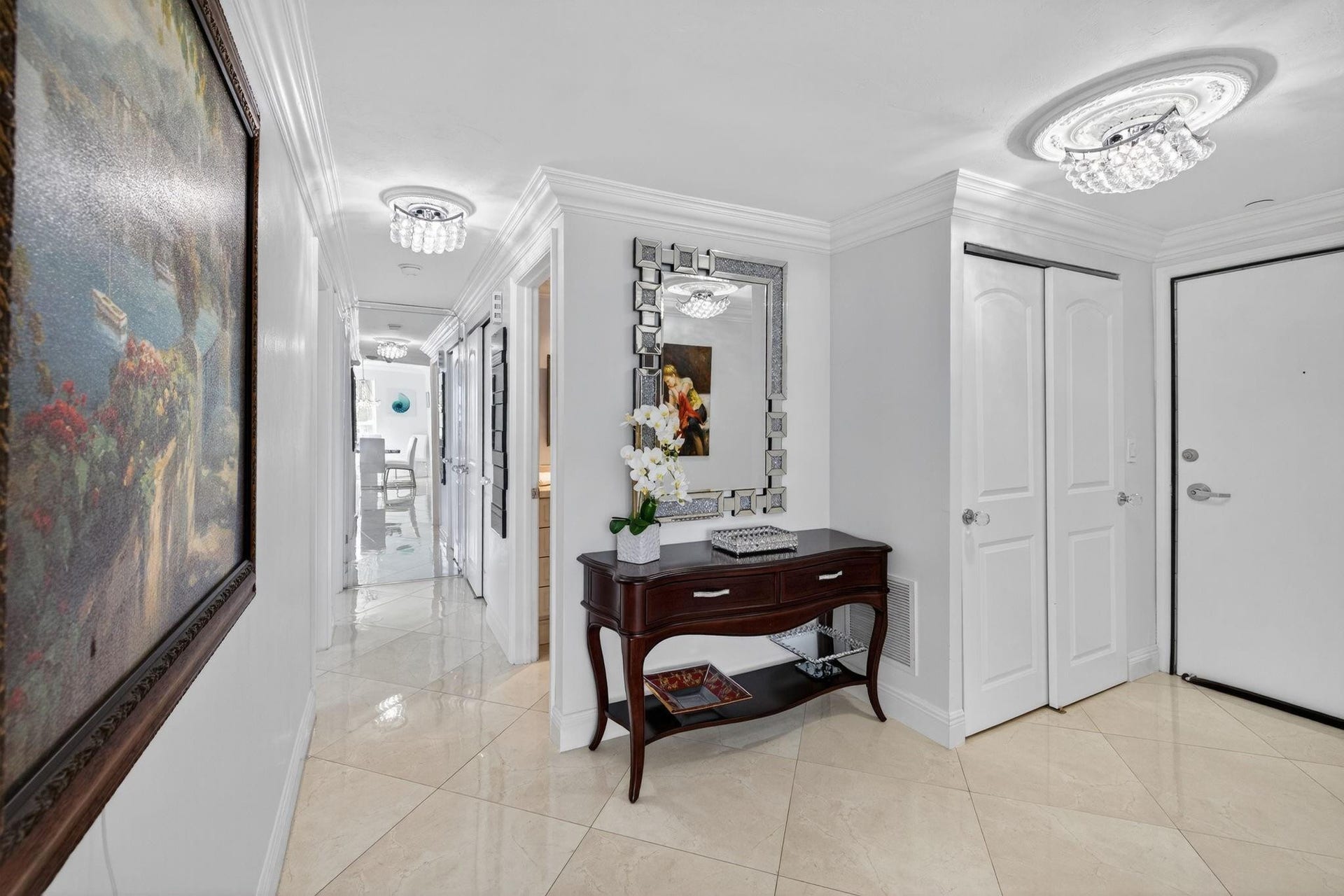 3300 NE 36th Street, #309, Fort Lauderdale, FL 33308 Glamorous lighting