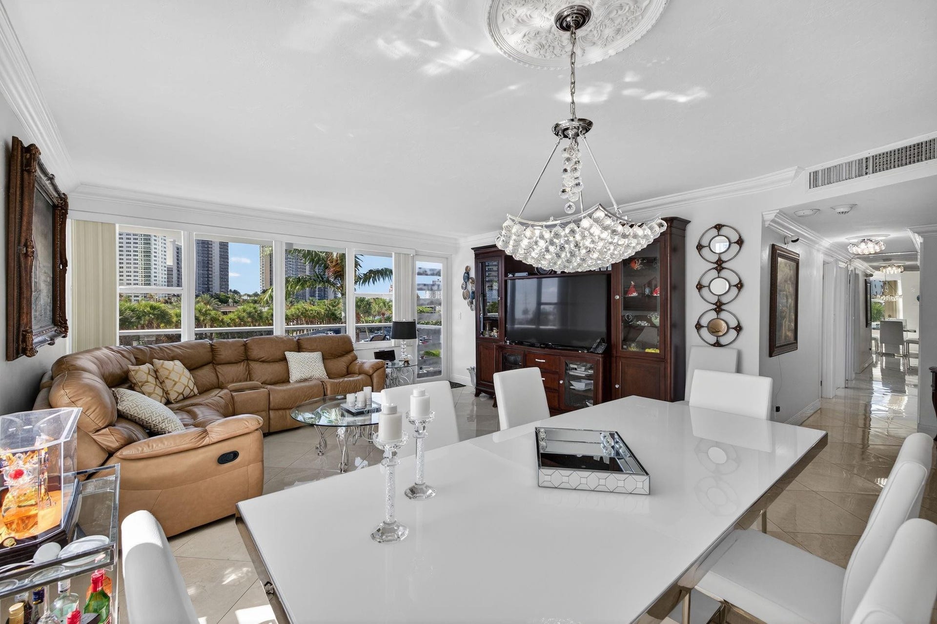3300 NE 36th Street, #309, Fort Lauderdale, FL 33308 Crown molding