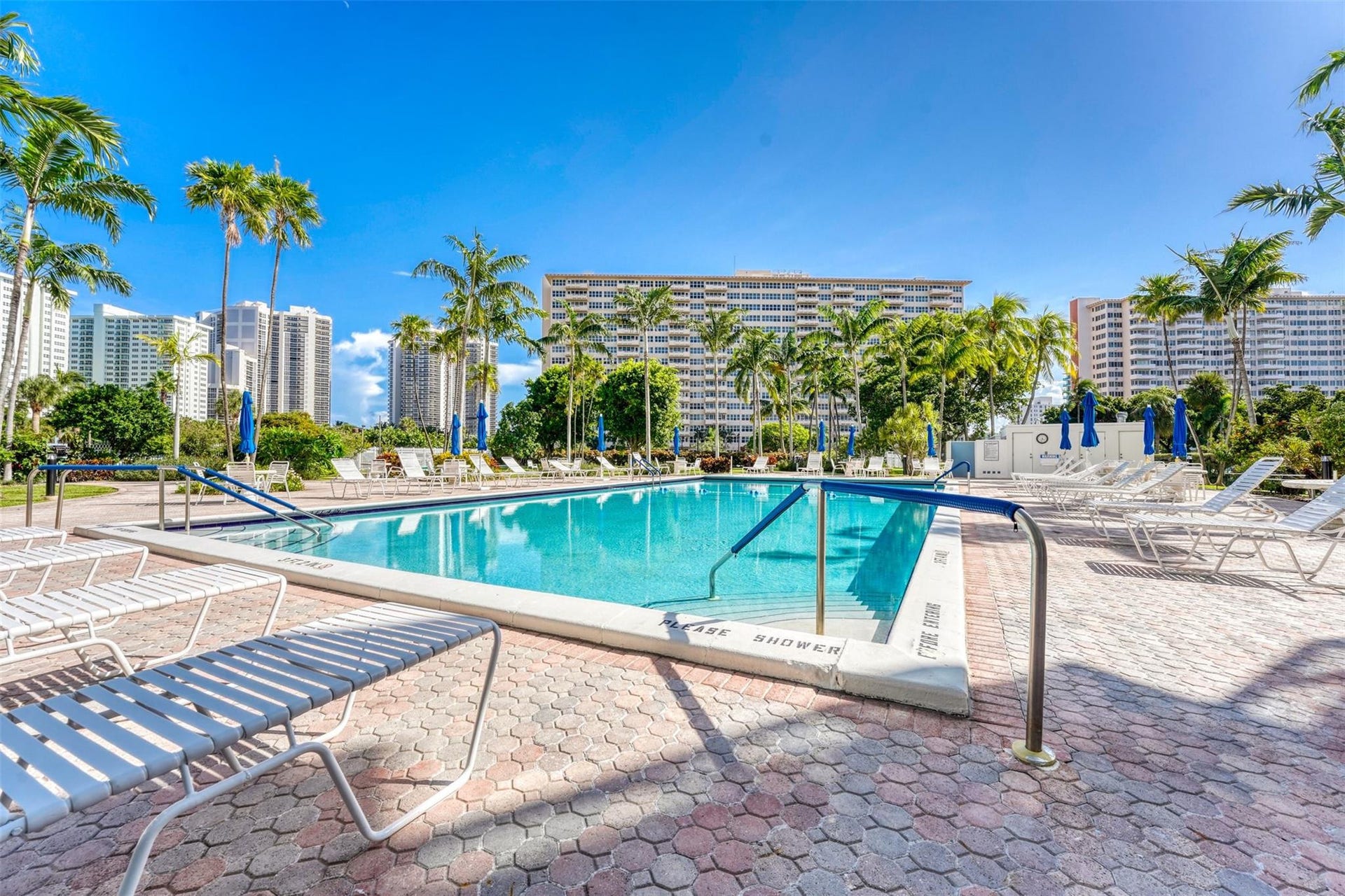 3300 NE 36th Street, #309, Fort Lauderdale, FL 33308 Steps to pool