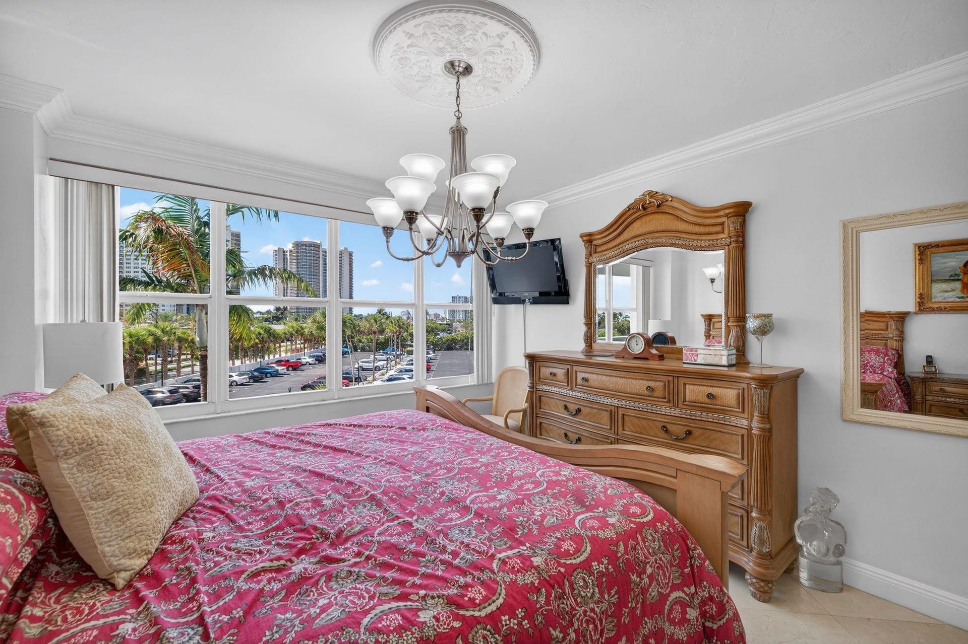 3300 NE 36th Street, #309, Fort Lauderdale, FL 33308 Crown molding