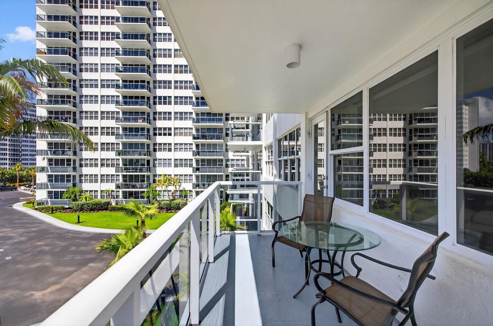 3300 NE 36th Street, #309, Fort Lauderdale, FL 33308 Beautiful landscaping
