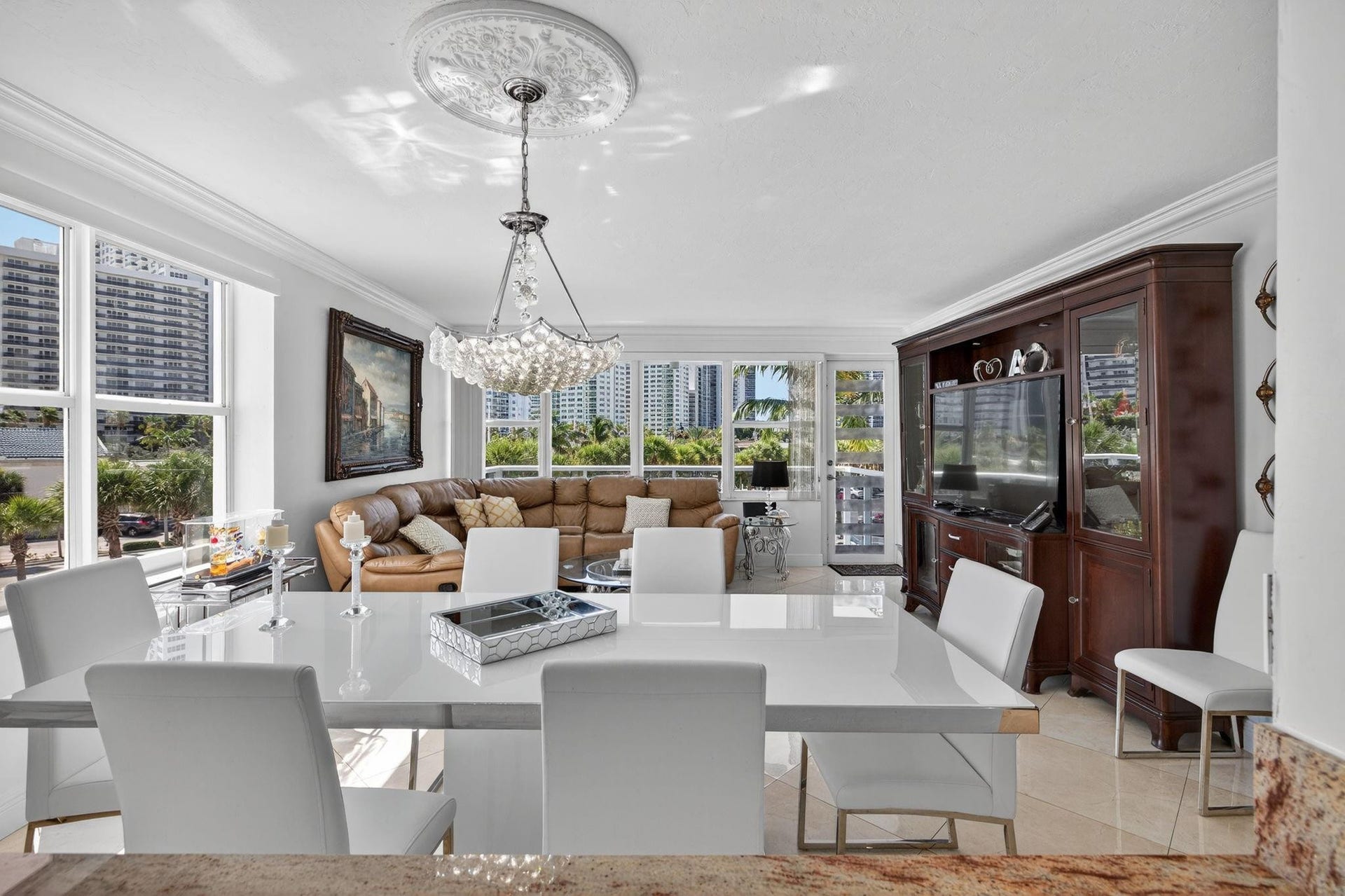 3300 NE 36th Street, #309, Fort Lauderdale, FL 33308 Glamorous lighting