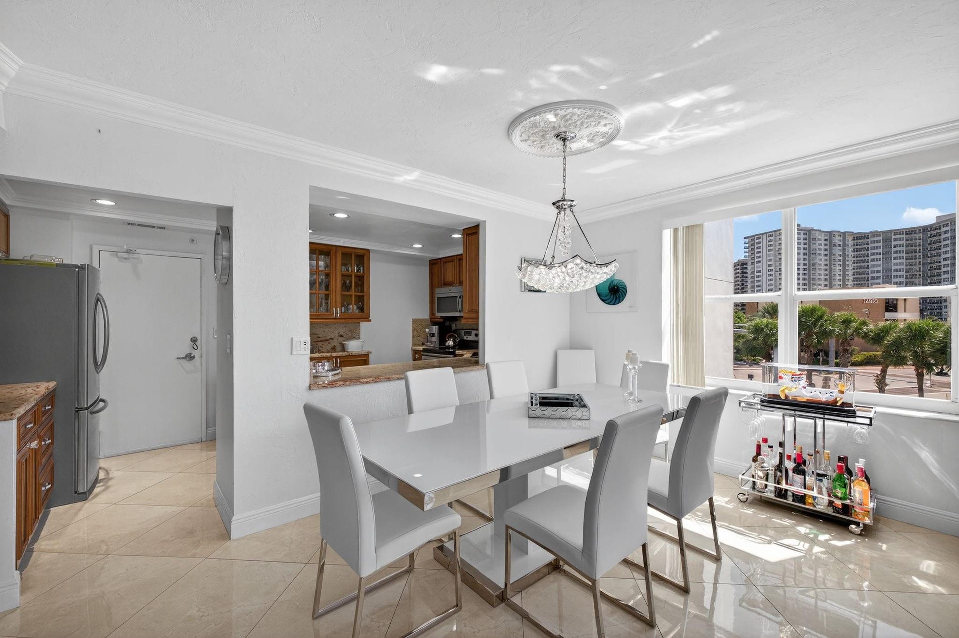 3300 NE 36th Street, #309, Fort Lauderdale, FL 33308 Dining