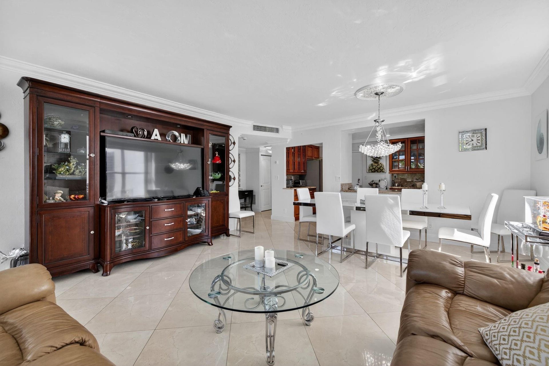 3300 NE 36th Street, #309, Fort Lauderdale, FL 33308 Living/Dining