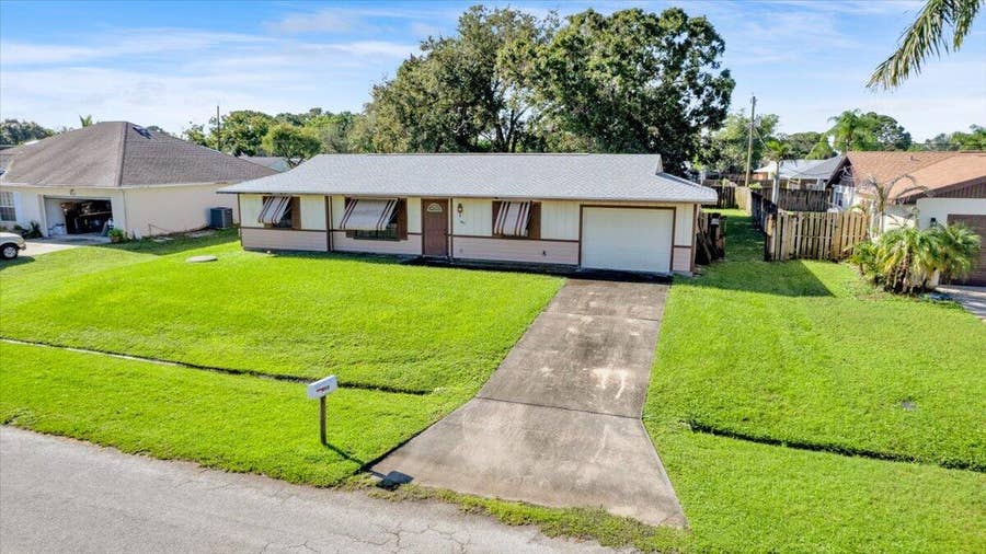 Property photo for 412 SE Dalva Avenue, Port St Lucie, FL
