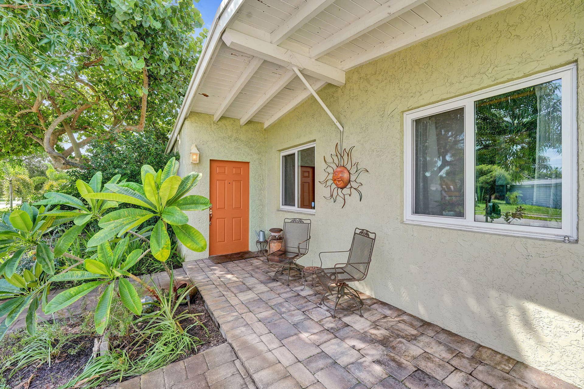 4541 NE 14TH Terrace, Pompano Beach, FL 33064 porch