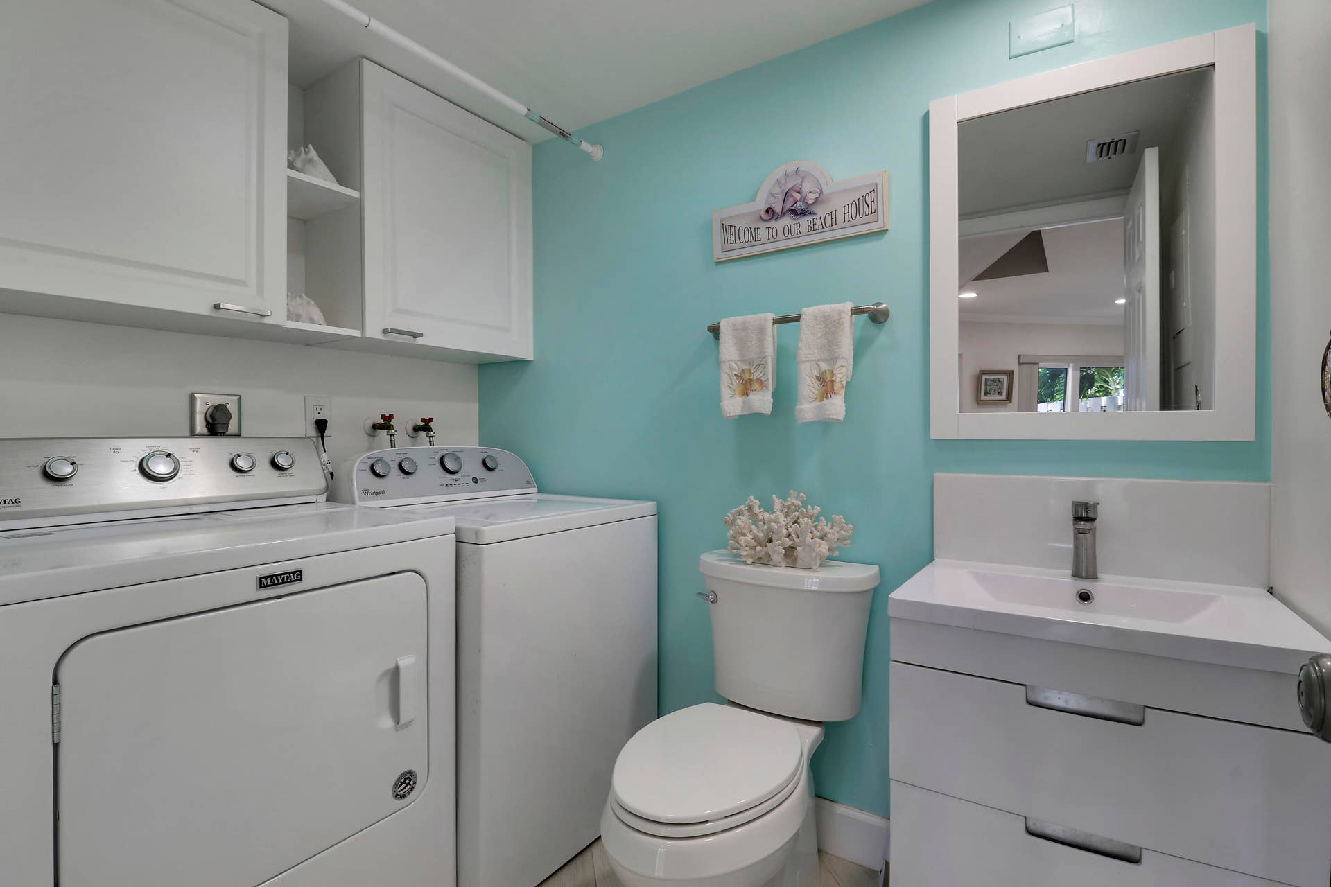 232 Seabreeze Circle, Jupiter, FL 33477 Downstairs Half Bath and Laundry