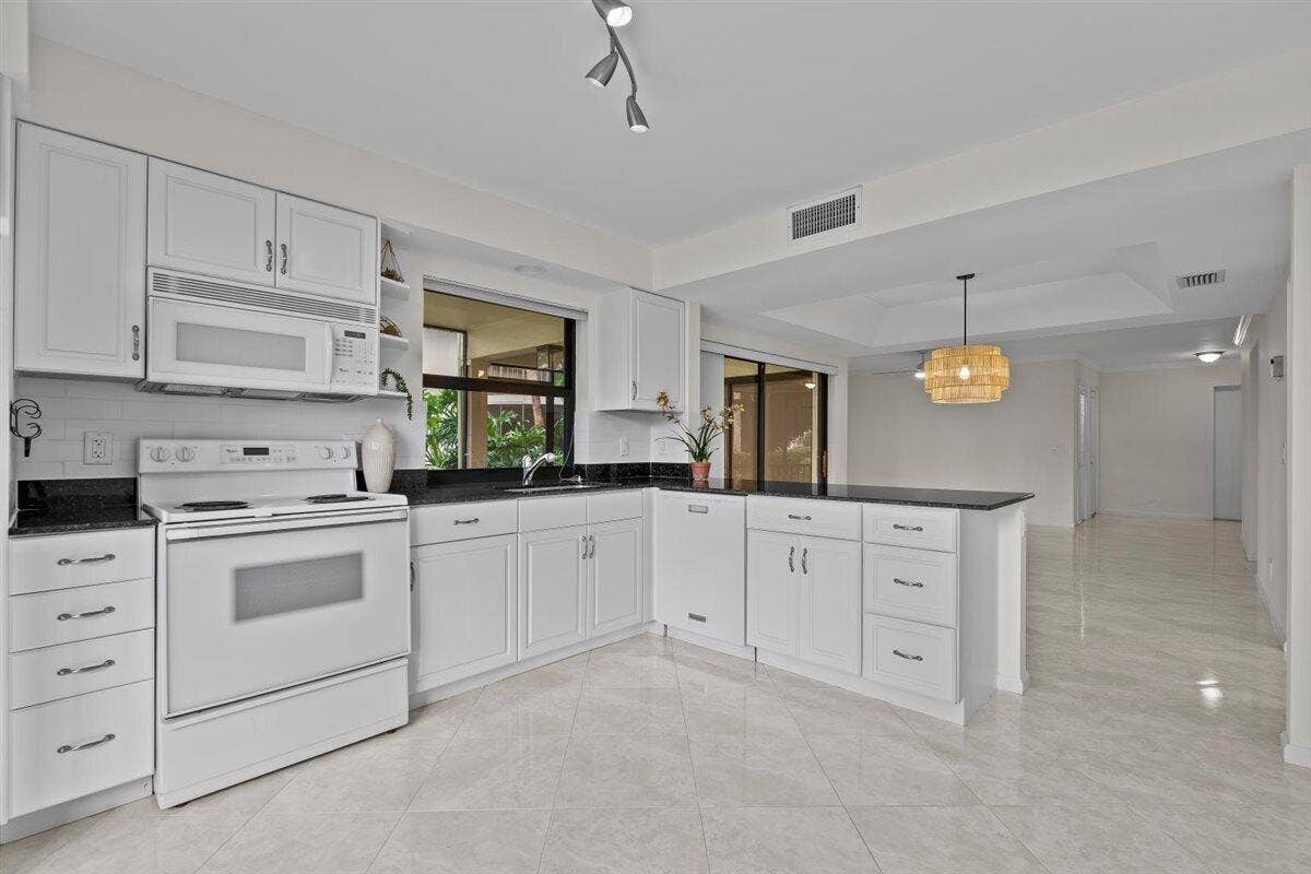 Bright and Functional Kitchen