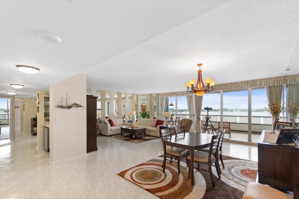 100 Lakeshore Drive, #754, North Palm Beach, FL 33408 Entry into Living and Dining Space