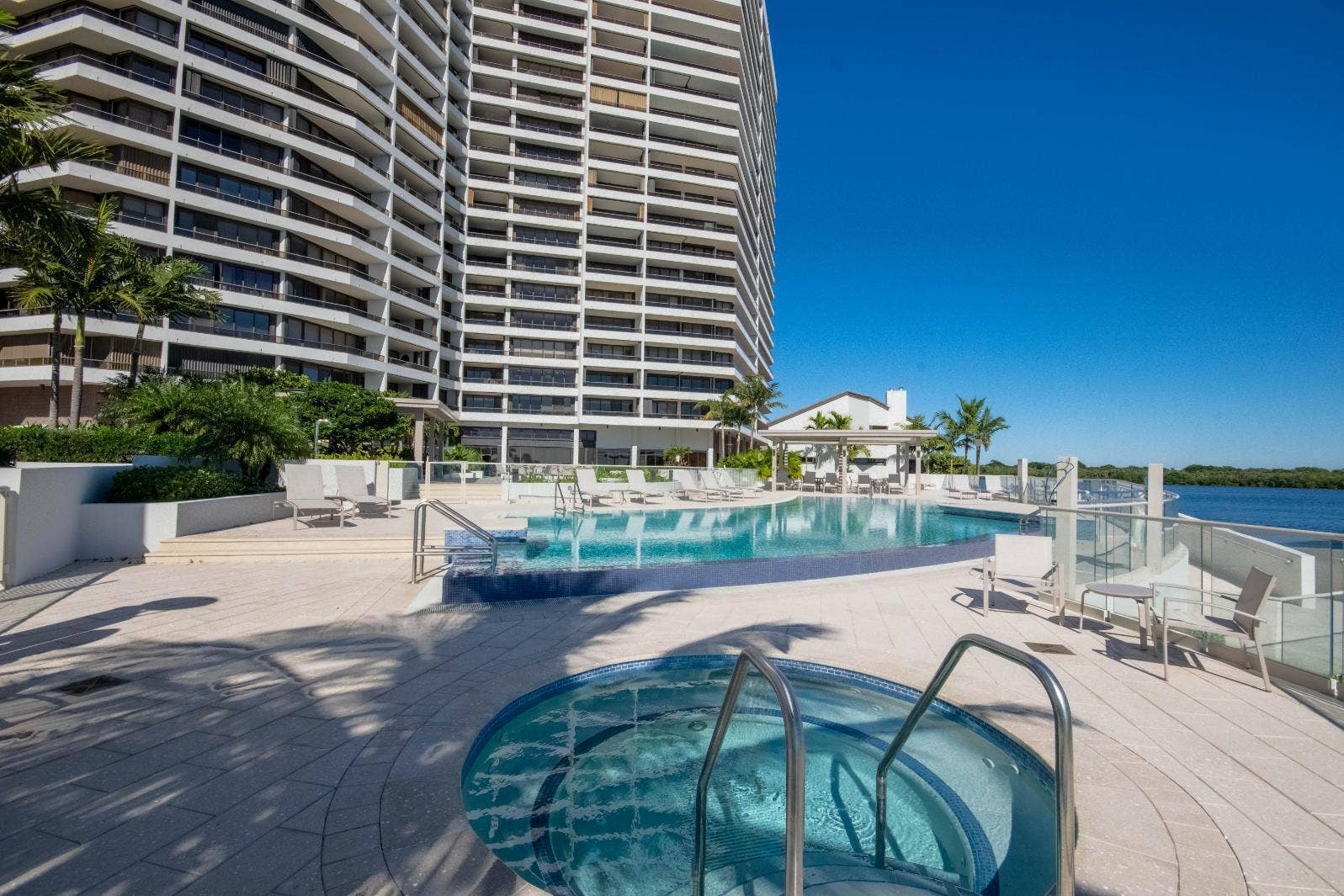 100 Lakeshore Drive, #754, North Palm Beach, FL 33408 Hot Tub