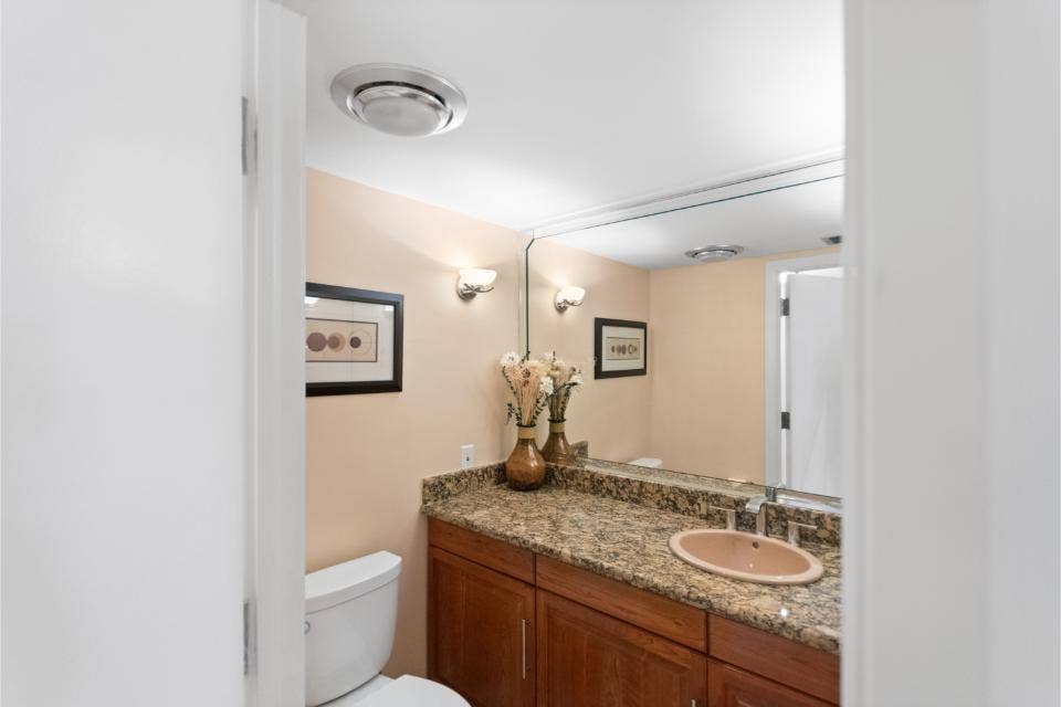 100 Lakeshore Drive, #754, North Palm Beach, FL 33408 Powder Room