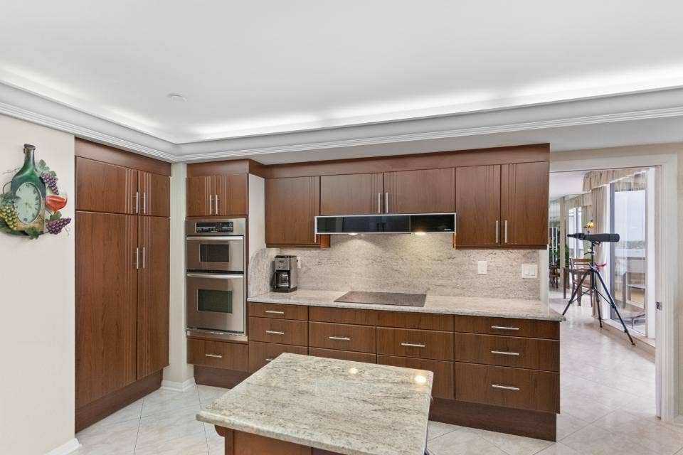 100 Lakeshore Drive, #754, North Palm Beach, FL 33408 Kitchen